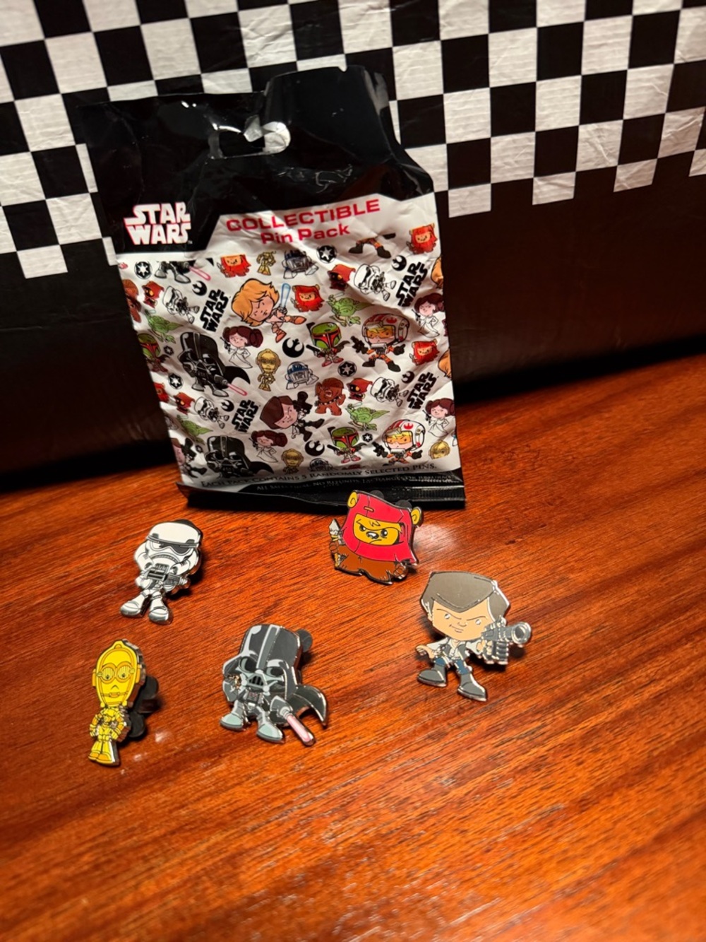Star Wars collectible pin set ✨